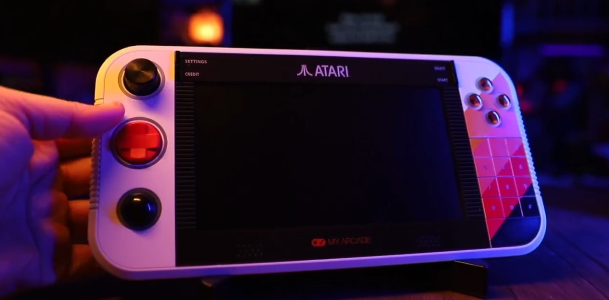 ゲームステーション ゴー：Atariが発表した驚きの携帯ゲーム機